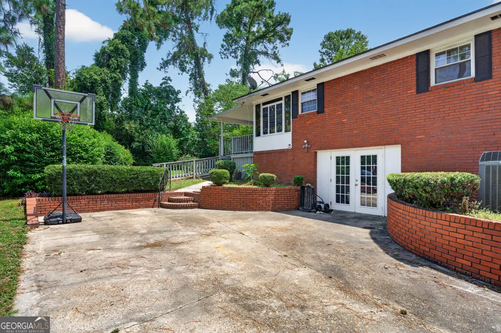 1804 Danora DR Waycross, GA 31501