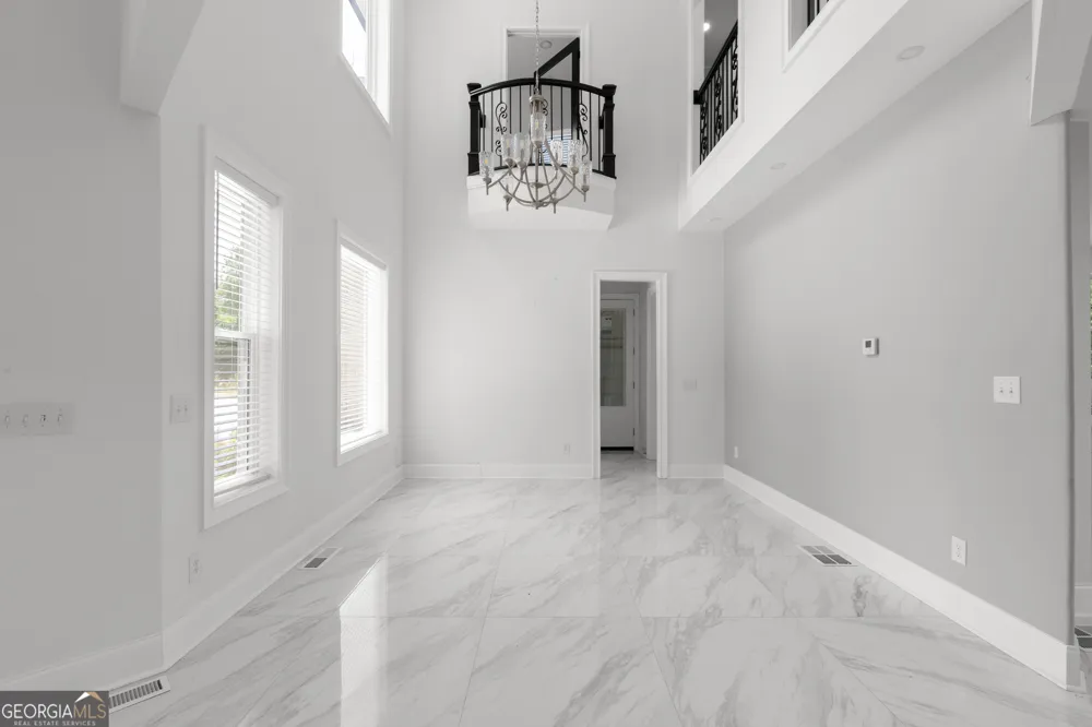 381 Vicki LN Stockbridge, GA 30281