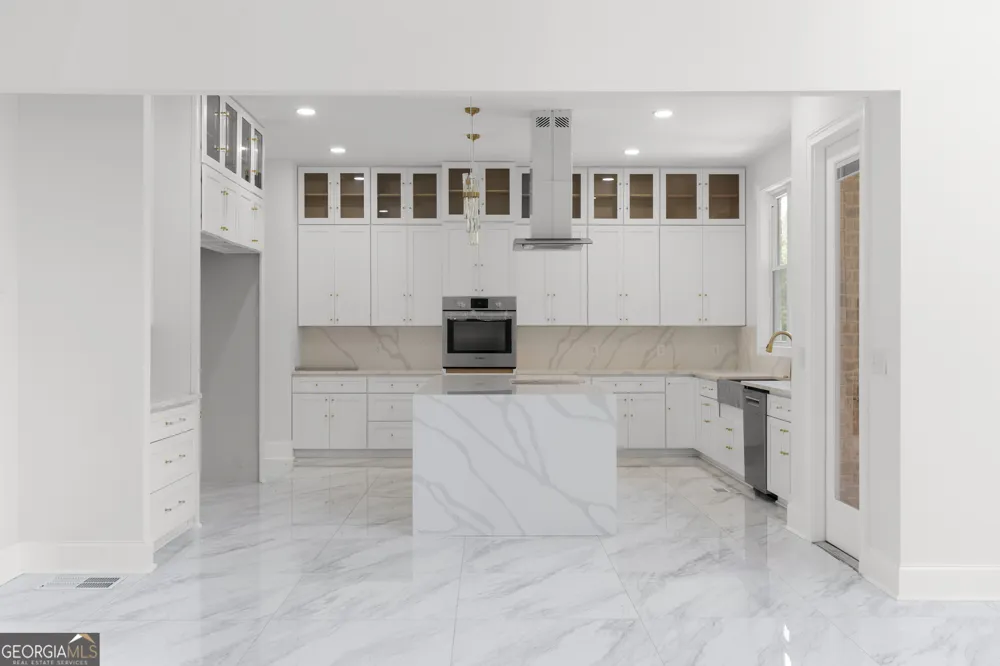 381 Vicki LN Stockbridge, GA 30281