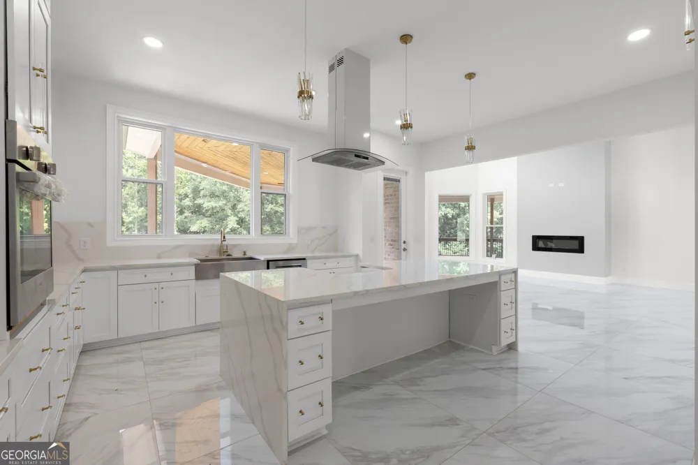 381 Vicki LN Stockbridge, GA 30281