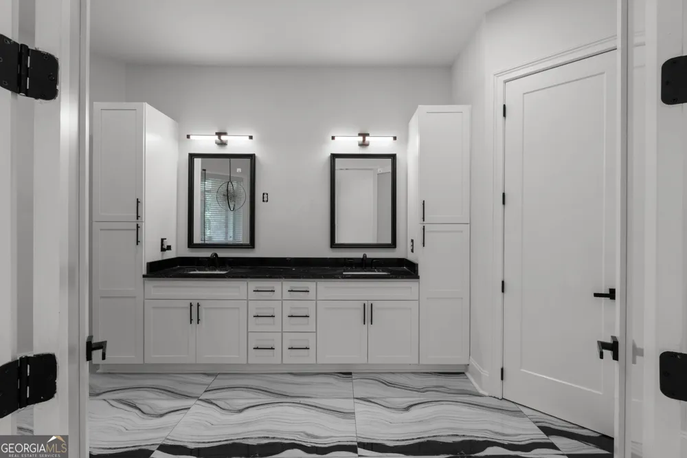 381 Vicki LN Stockbridge, GA 30281