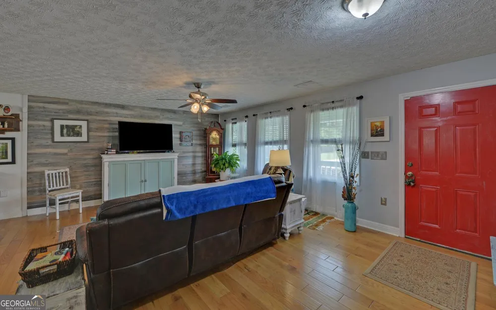 148 Brown CIR Hartwell, GA 30643
