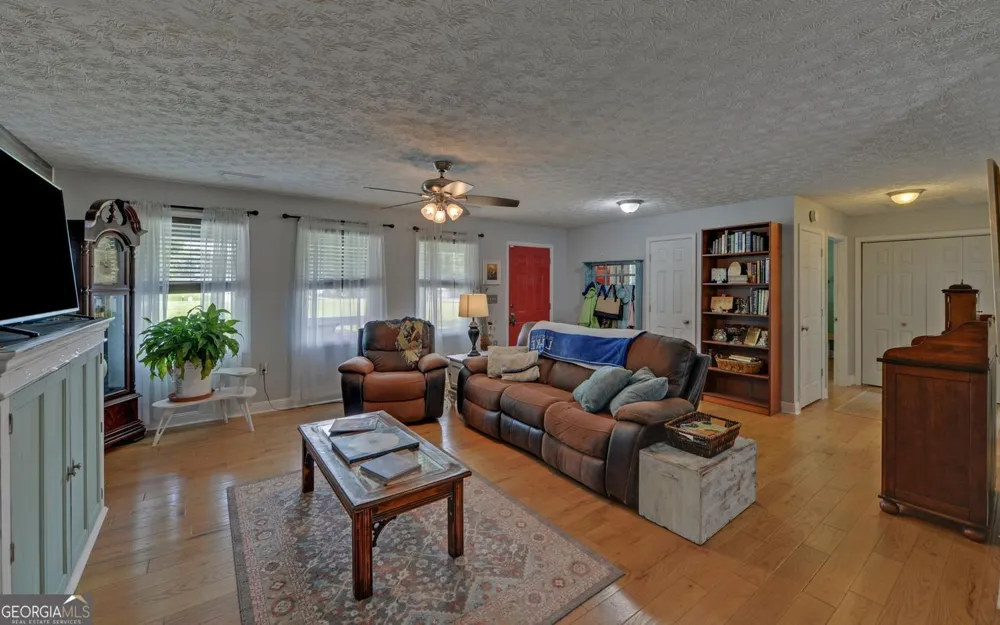 148 Brown CIR Hartwell, GA 30643