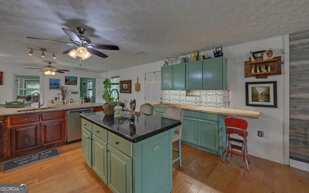 148 Brown CIR Hartwell, GA 30643