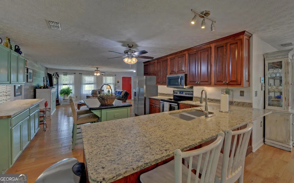 148 Brown CIR Hartwell, GA 30643