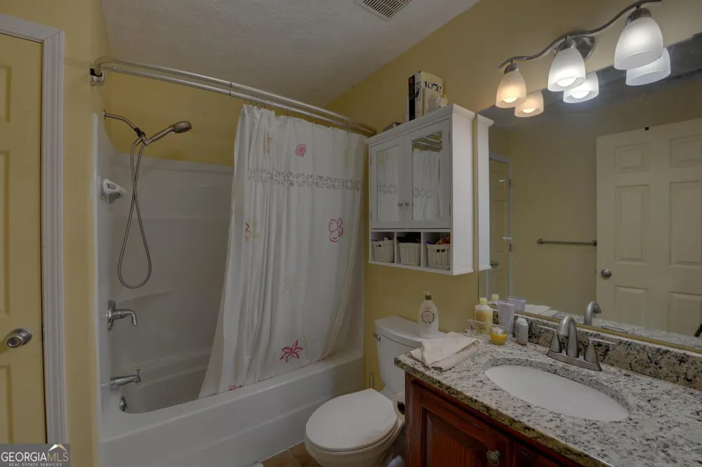 148 Brown CIR Hartwell, GA 30643
