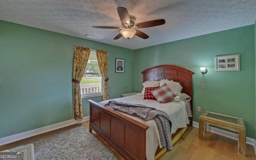 148 Brown CIR Hartwell, GA 30643