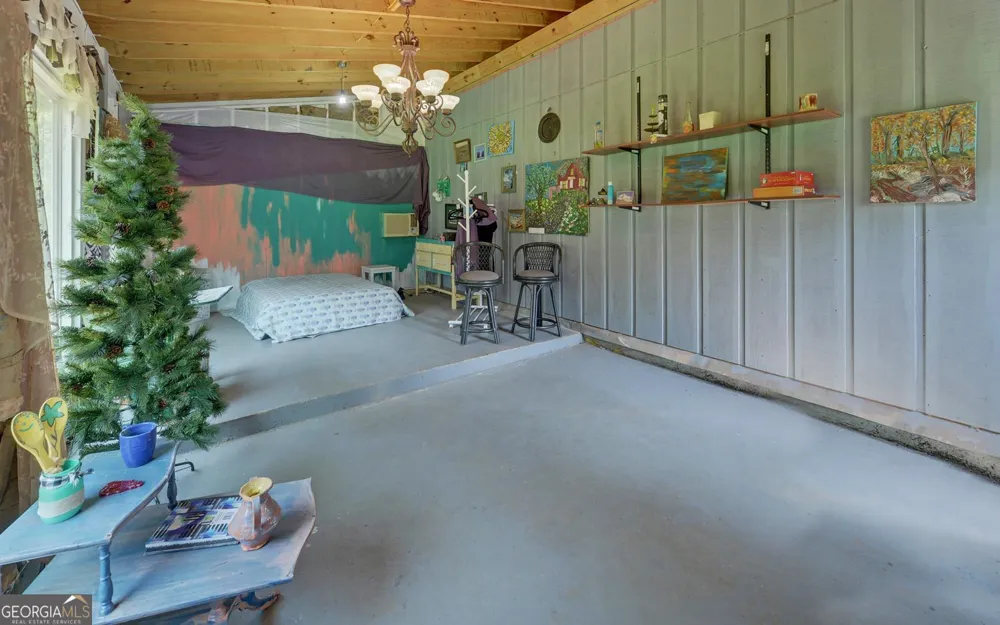 148 Brown CIR Hartwell, GA 30643