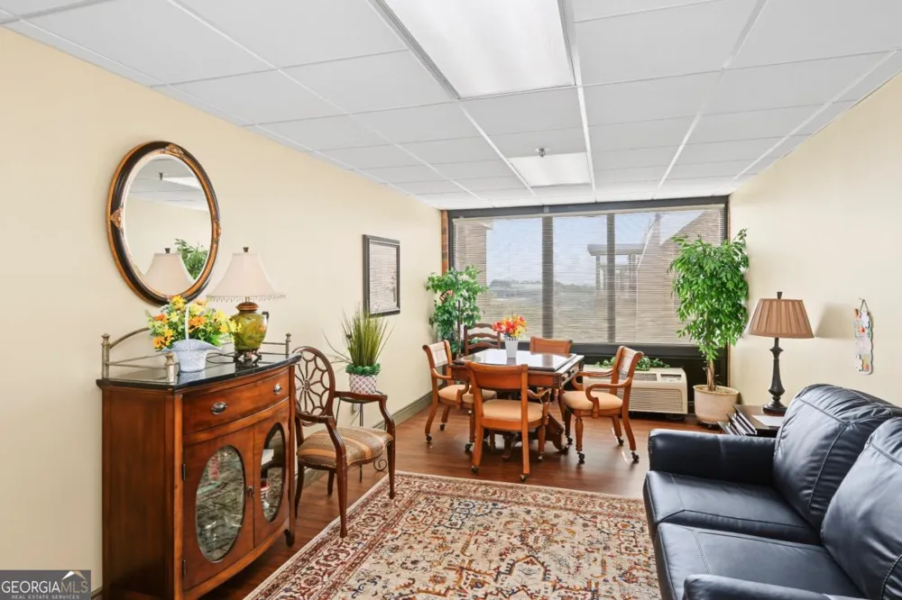 300 Johnson Ferry RD NE Sandy Springs, GA 30328