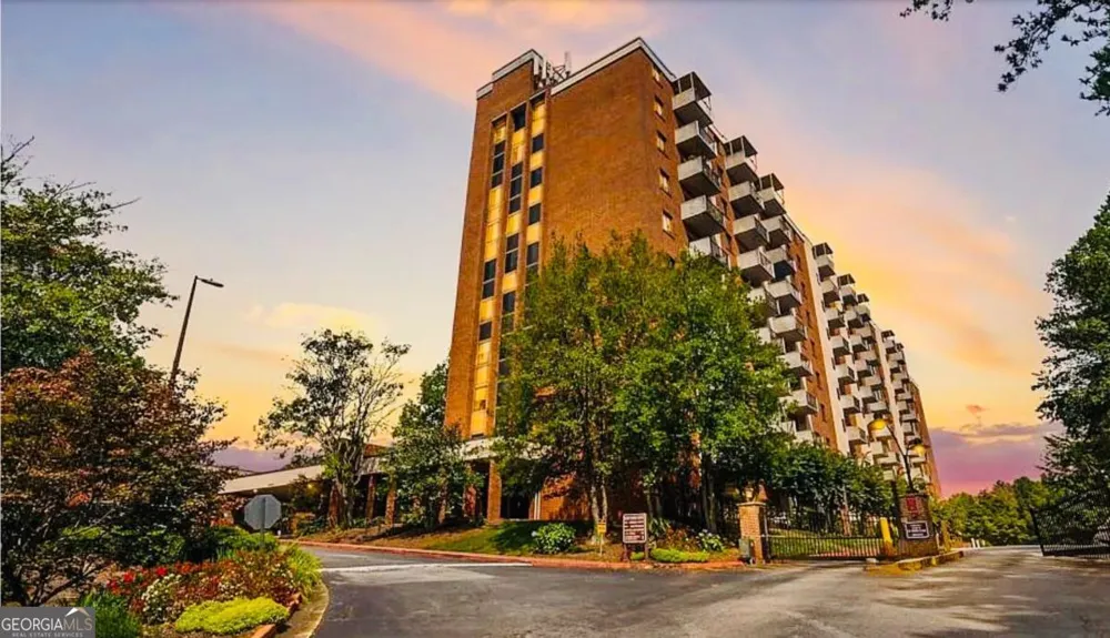 300 Johnson Ferry RD NE Sandy Springs, GA 30328