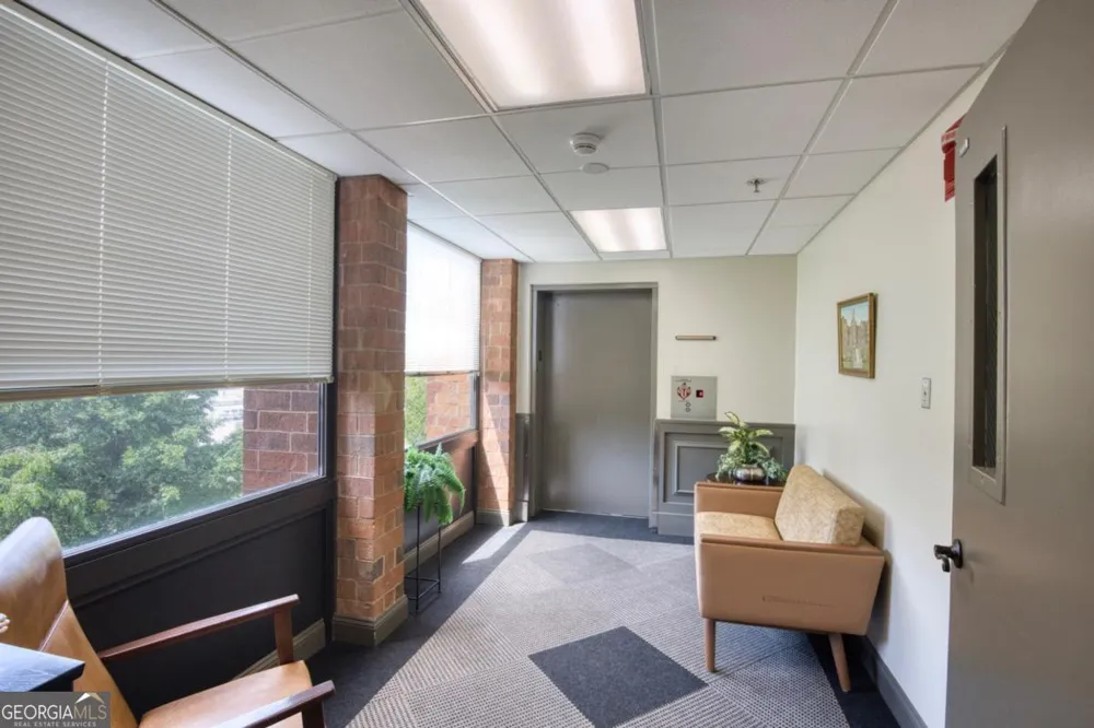 300 Johnson Ferry RD NE Sandy Springs, GA 30328