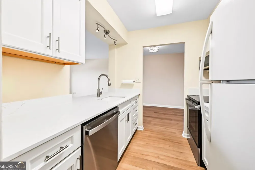 300 Johnson Ferry RD NE Sandy Springs, GA 30328