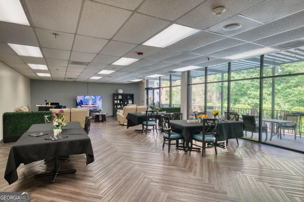 300 Johnson Ferry RD NE Sandy Springs, GA 30328