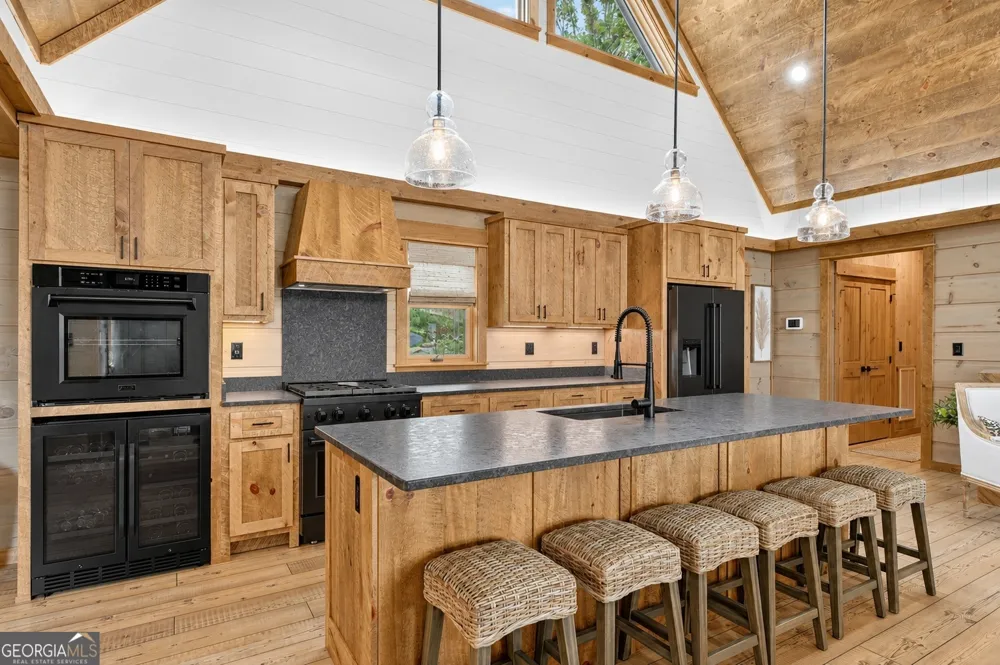 401 Kittatinny DR Mineral Bluff, GA 30559