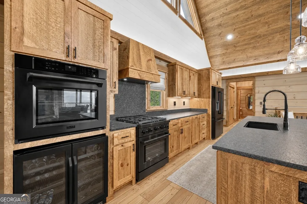 401 Kittatinny DR Mineral Bluff, GA 30559