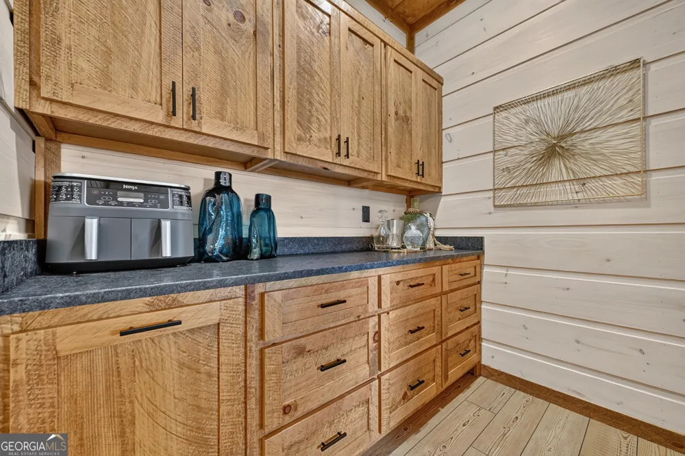 401 Kittatinny DR Mineral Bluff, GA 30559