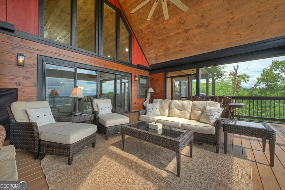 401 Kittatinny DR Mineral Bluff, GA 30559