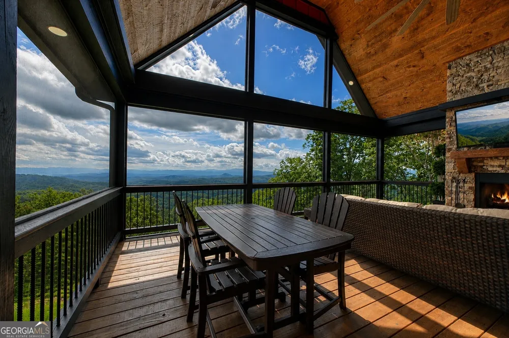 401 Kittatinny DR Mineral Bluff, GA 30559