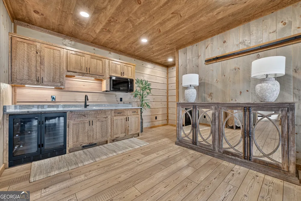 401 Kittatinny DR Mineral Bluff, GA 30559
