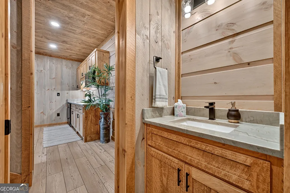 401 Kittatinny DR Mineral Bluff, GA 30559