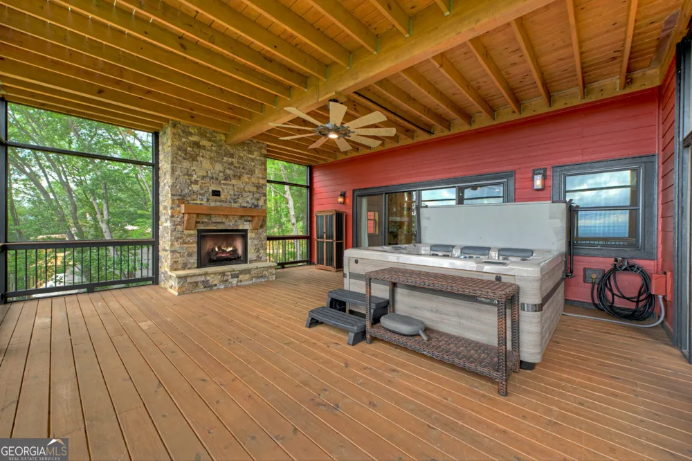 401 Kittatinny DR Mineral Bluff, GA 30559