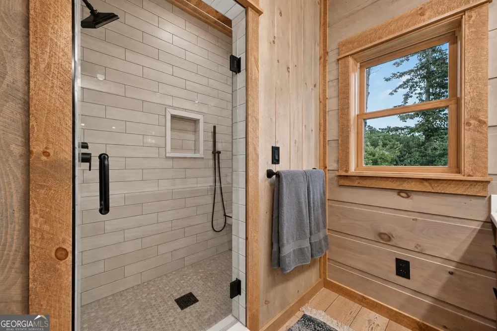 401 Kittatinny DR Mineral Bluff, GA 30559