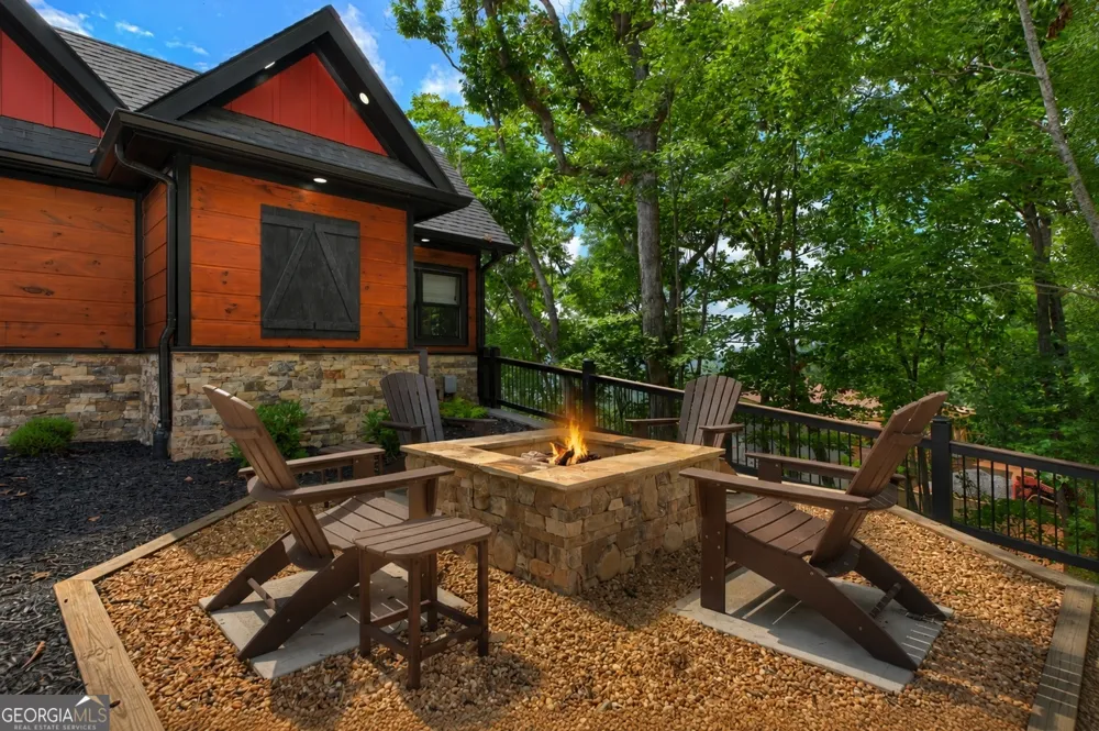 401 Kittatinny DR Mineral Bluff, GA 30559