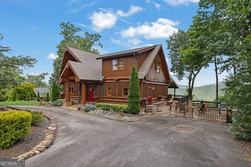 495 Overlook DR Blue Ridge, GA 30513