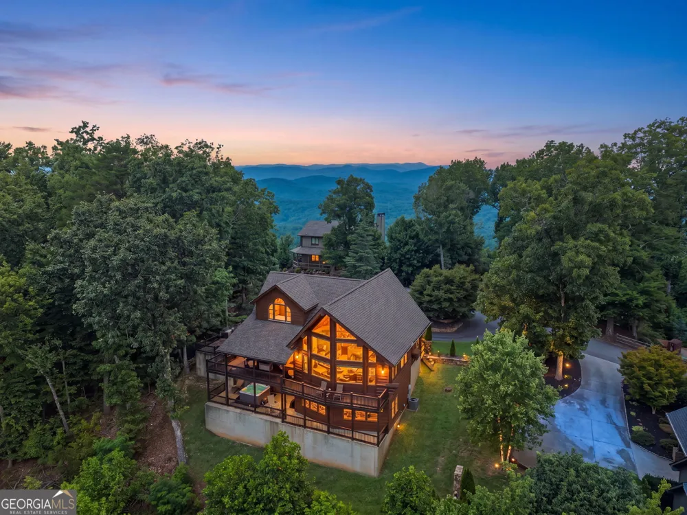 495 Overlook DR Blue Ridge, GA 30513