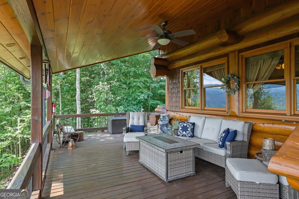 495 Overlook DR Blue Ridge, GA 30513