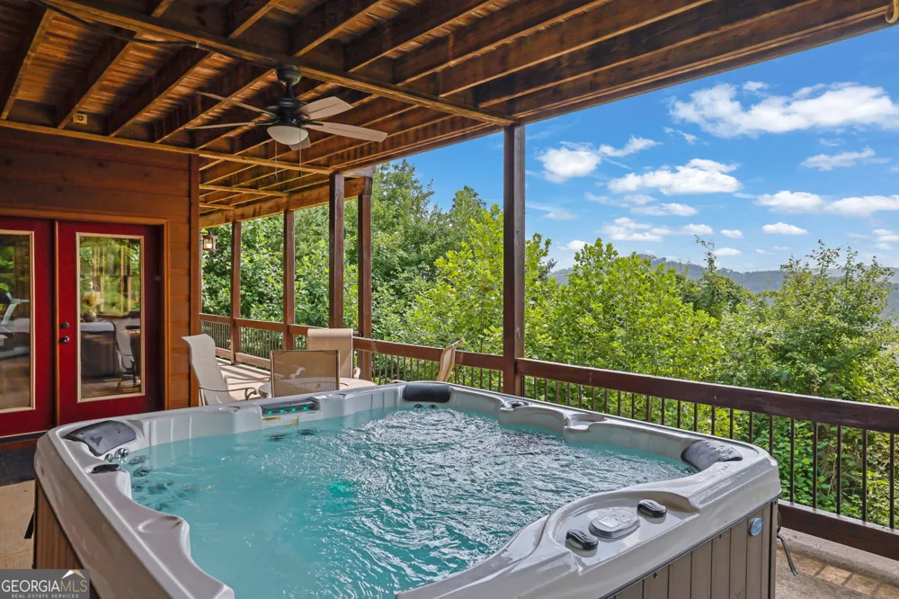 495 Overlook DR Blue Ridge, GA 30513