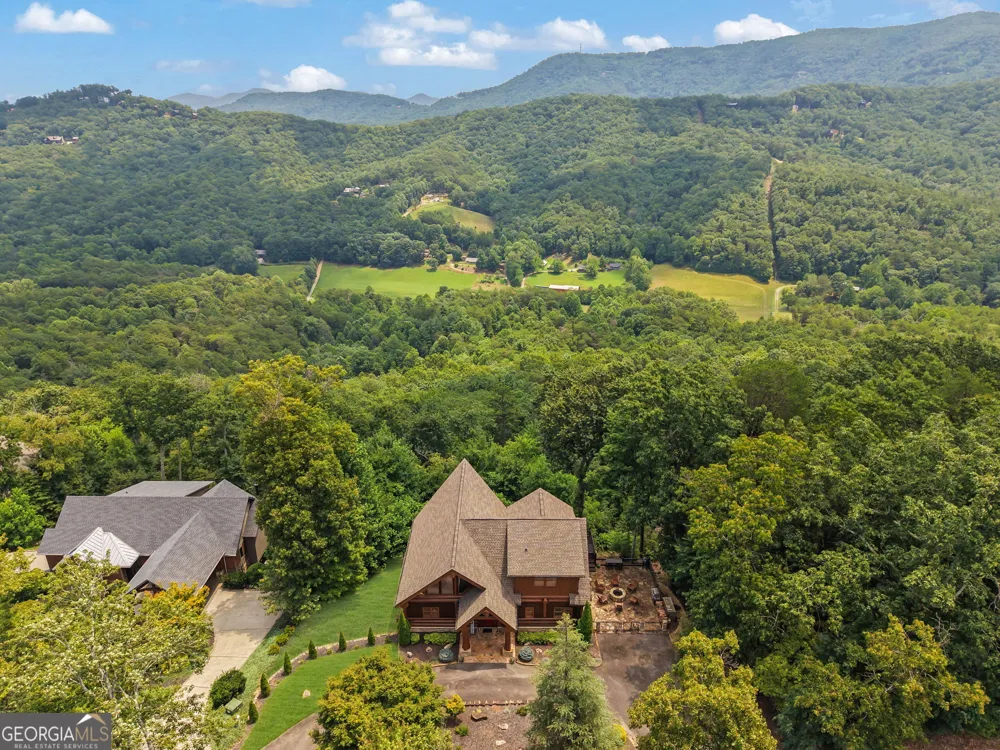 495 Overlook DR Blue Ridge, GA 30513