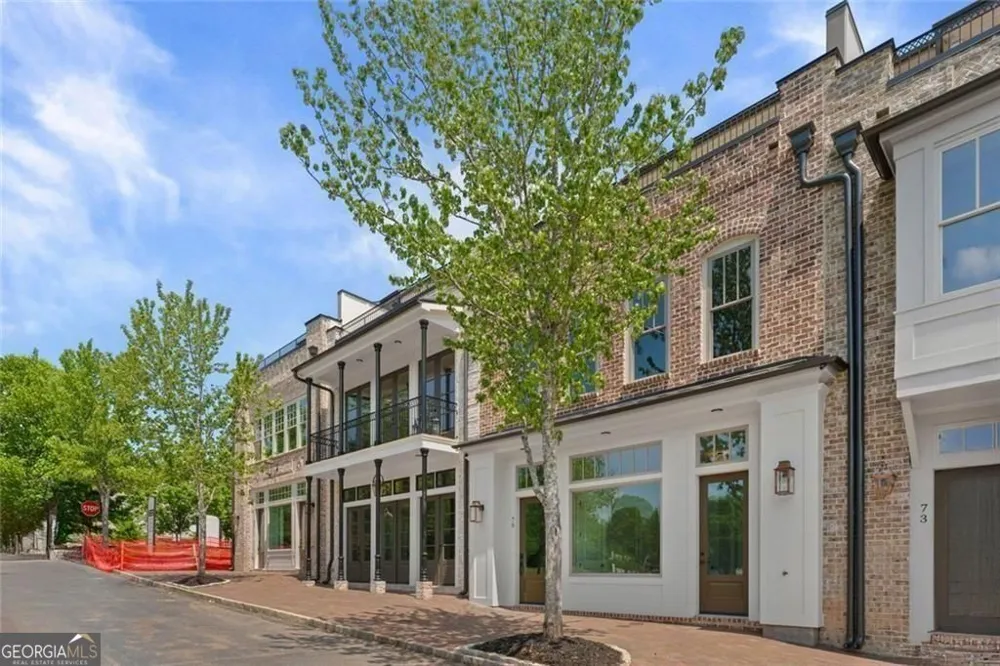 49 Bourbon ST Senoia, GA 30276