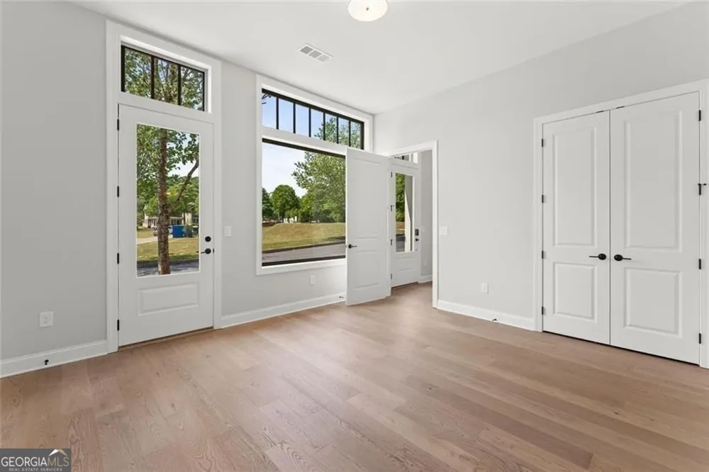 55 Bourbon ST Senoia, GA 30276