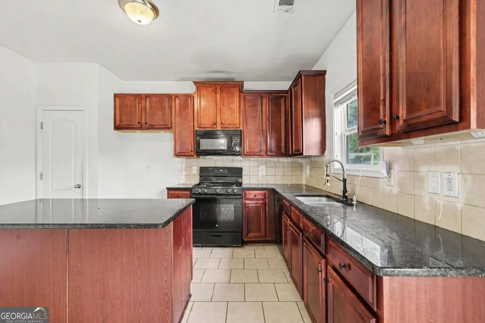 7969 Hawks Nest TRL Lithia Springs, GA 30122