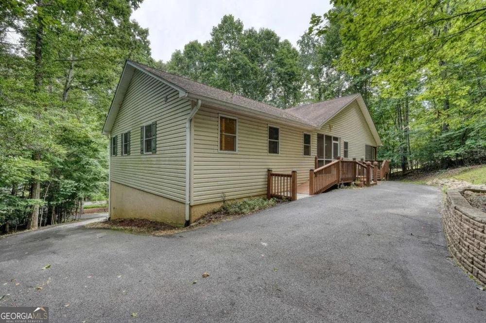 2087 Wood Lake LN Young Harris, GA 30582