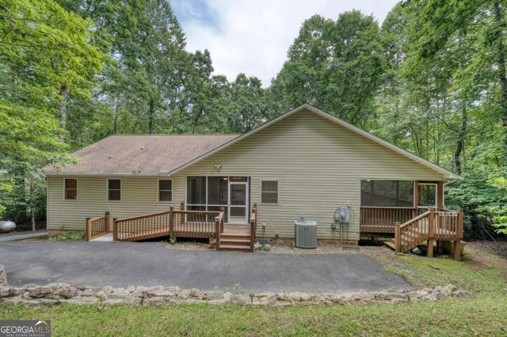 2087 Wood Lake LN Young Harris, GA 30582