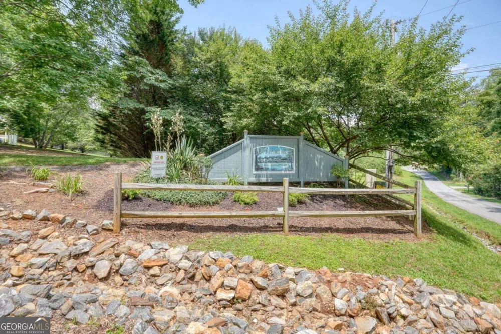 2087 Wood Lake LN Young Harris, GA 30582