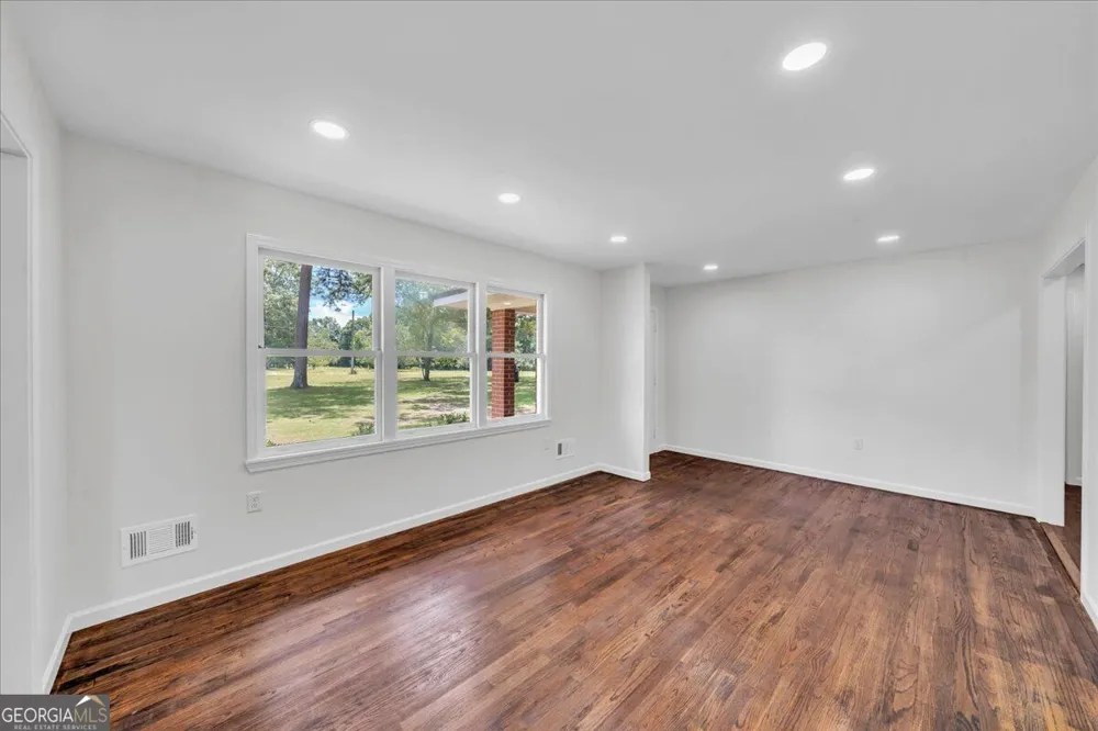 119 Haywood McDonald RD Cochran, GA 31014