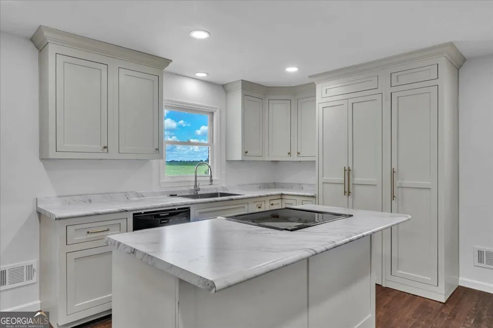 119 Haywood McDonald RD Cochran, GA 31014