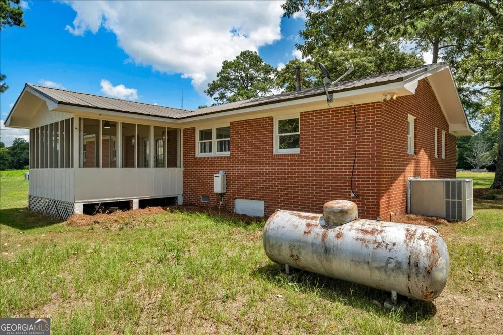 119 Haywood McDonald RD Cochran, GA 31014
