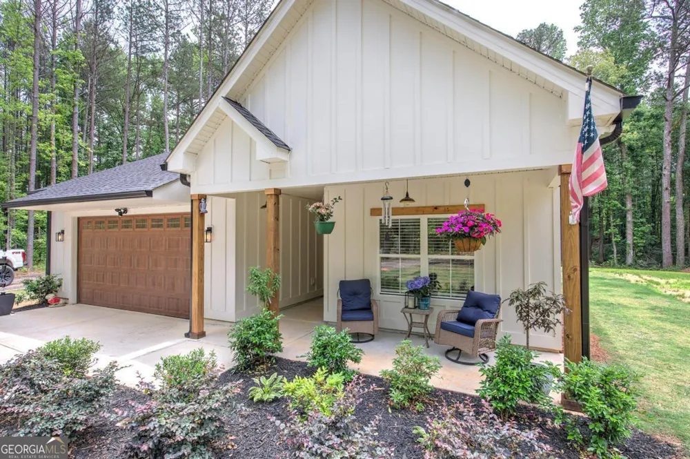 4142 Lovvorn RD Carrollton, GA 30117