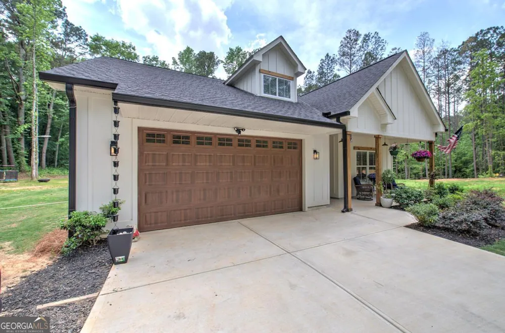 4142 Lovvorn RD Carrollton, GA 30117