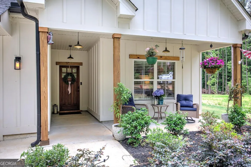 4142 Lovvorn RD Carrollton, GA 30117