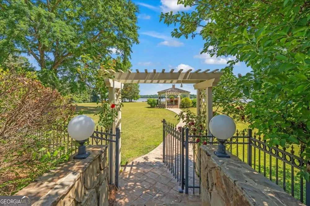1741 Indian Woods DR Greensboro, GA 30642