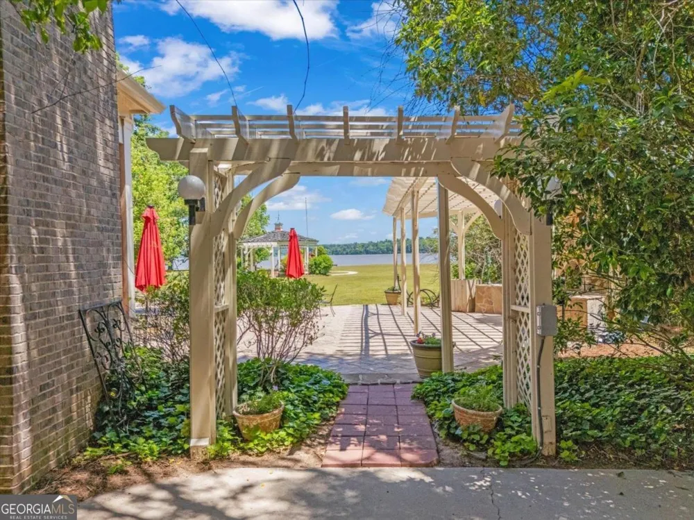 1741 Indian Woods DR Greensboro, GA 30642
