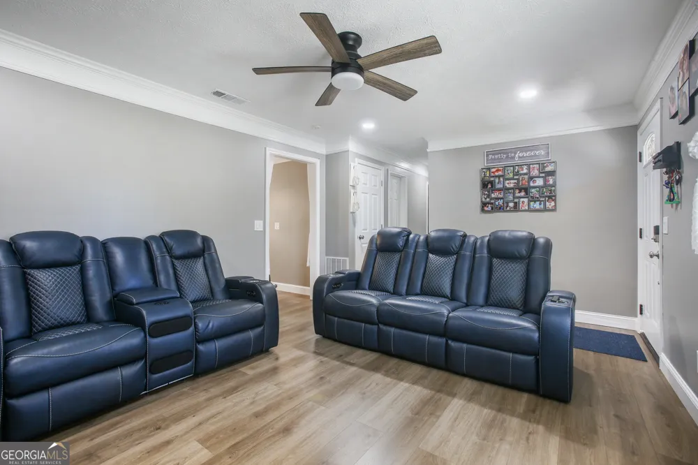 2001 RAYMONDS DR Loganville, GA 30052