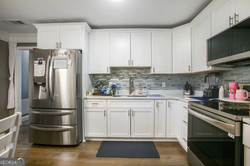 2001 RAYMONDS DR Loganville, GA 30052