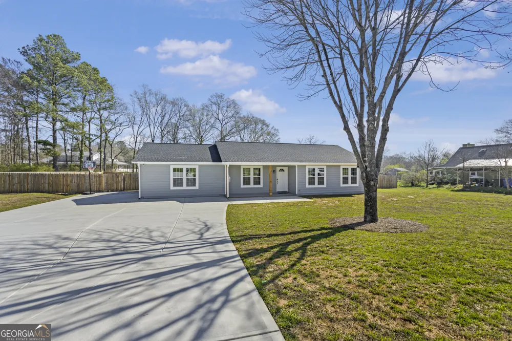 2001 RAYMONDS DR Loganville, GA 30052