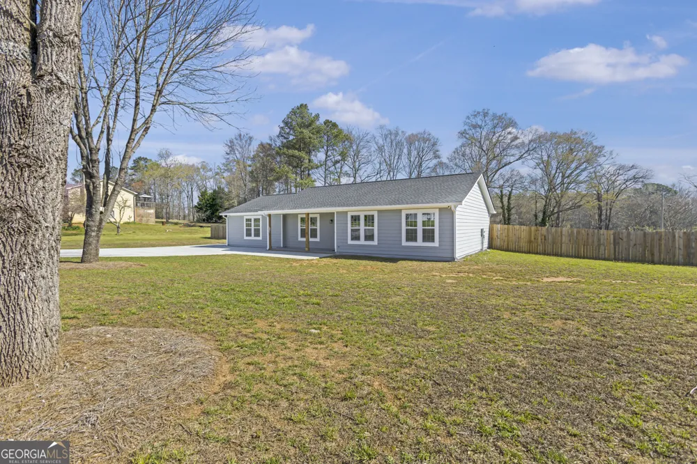 2001 RAYMONDS DR Loganville, GA 30052